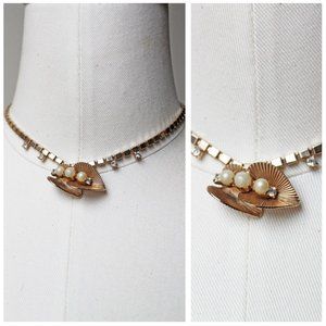 1950s Vintage Gold Tone Chain Leaf Pearl Bead Pendant Rhinestone Choker Necklace